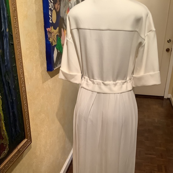 Pocket and zipper detailed midi dress. - Picture 9 of 11